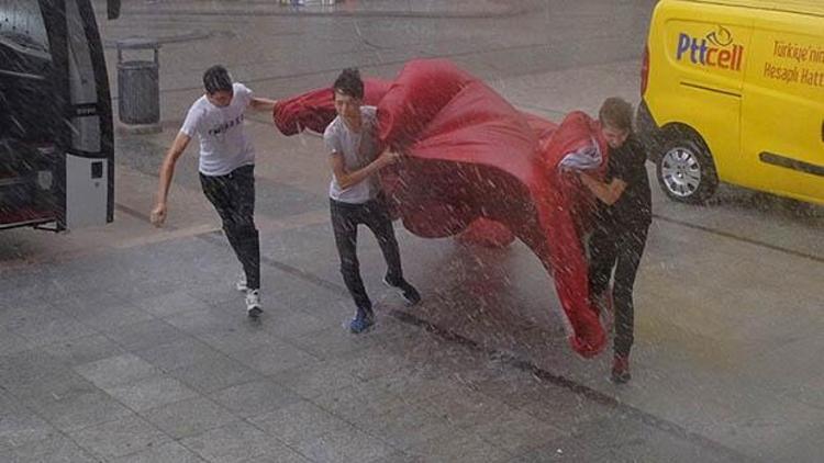 İstanbulda fırtınada o an