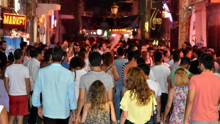 Marmaris gece gündüz cıvıl cıvıl