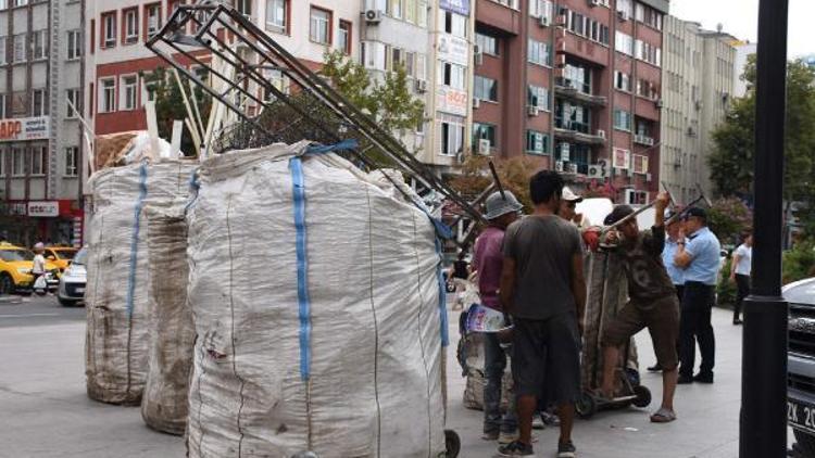 Çorluda trafiğe engel olan el arabaları toplatıldı