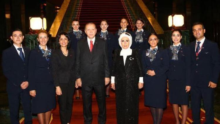 Hayat kurtaran kabin memurları Cumhurbaşkanı Erdoğanın resepsiyonuna katıldı