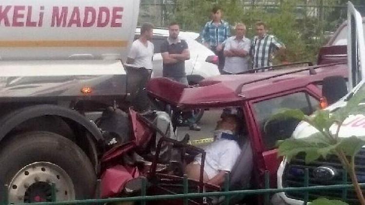 Otomobil akaryakıt tankerine arkadan çarptı: 2 ölü