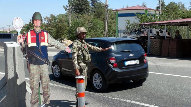 Çikolatalı yol uygulamasında 3 terör şüphelisi yakalandı