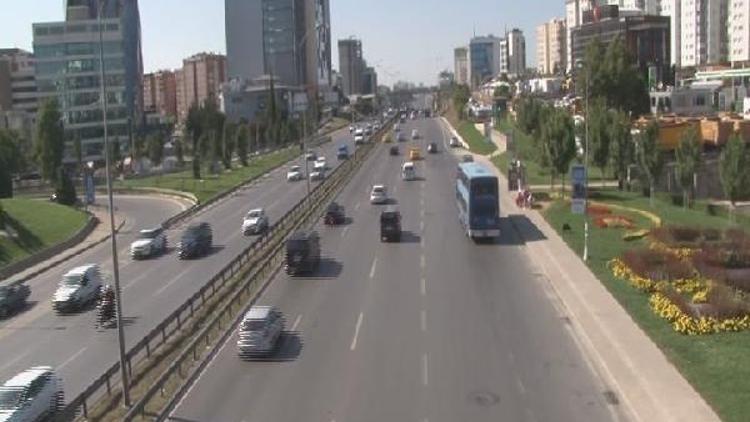 Bayramın birinci gününde yollar boş kaldı