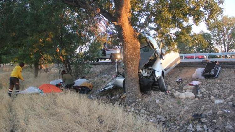 Karamanda kaza: Sürücü ve eşi öldü, gelini ve torunu yaralı
