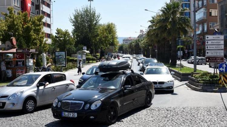 Tatilcilerin dönüş çilesi başladı