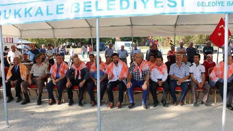 Denizli milletvekilleri birlikte demir dövdü