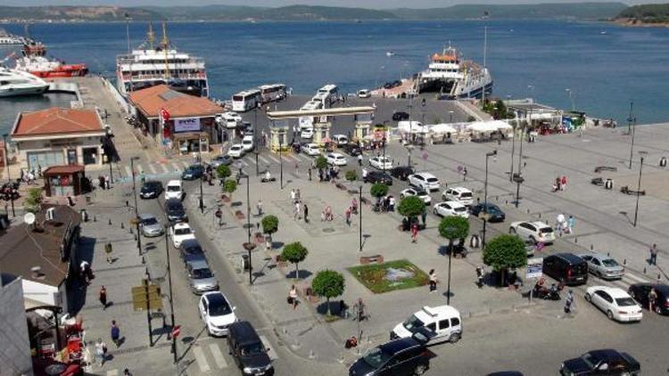 Çanakkale feribot iskelesinde tatilcilerin dönüş yoğunluğu