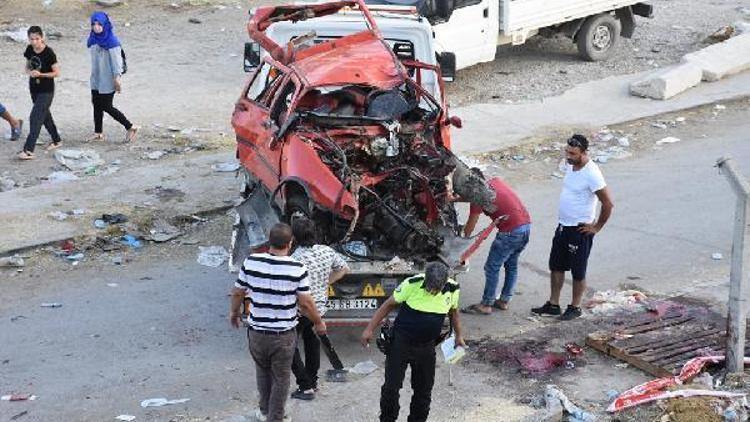 Hurdaya dönen otomobildeki 4 kişi yaralandı