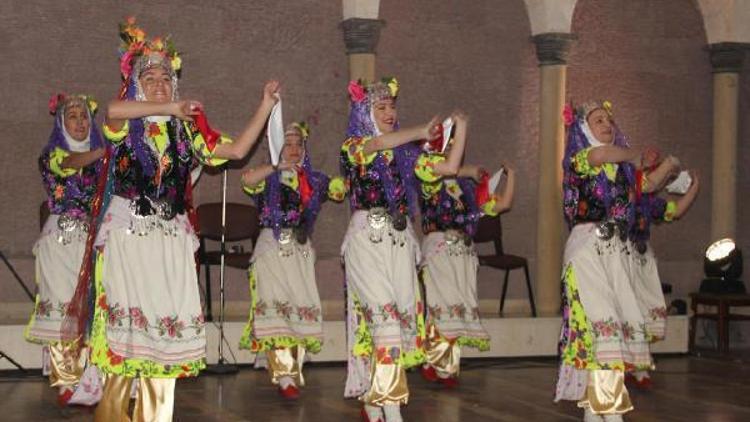 Halk oyunları ve Türk halk müziği topluluğu koro eğitimi başlıyor
