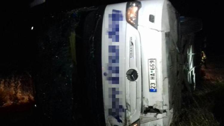 Yozgatta yolcu otobüsü devrildi: 2 ölü, 44 yaralı (1)