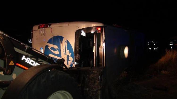 Yozgatta yolcu otobüsü devrildi: 3 ölü, 43 yaralı