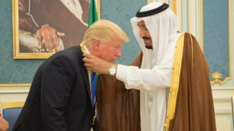 Suudi Arabistandan Trumpa kaplan kürkünden kaftan hediyesi