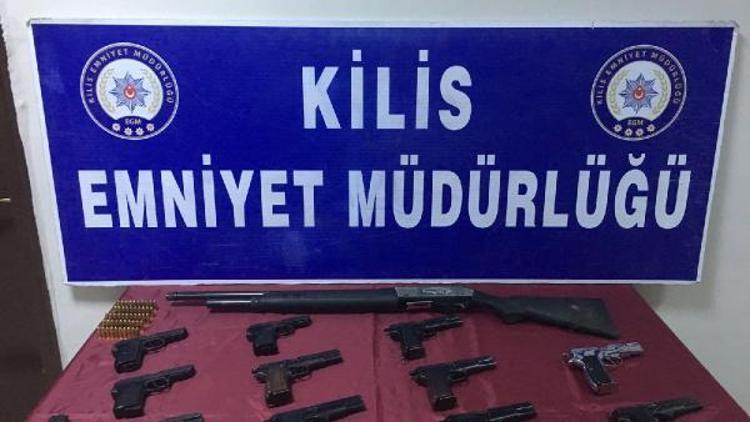 Kilis’te evde 12 tabanca ele geçti