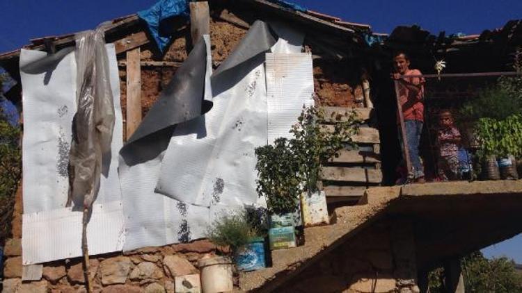 2 çocuklu ailenin yıkılmaya yüz tutan evde yaşam savaşı