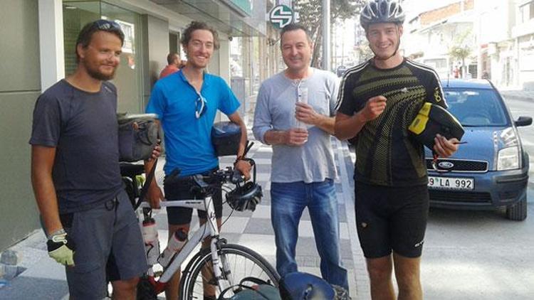 Bisikletle dünya turuna Malkara’da çay molası