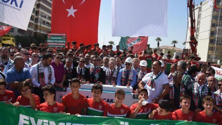 Karşıyaka stadı için tarihi günde coşku