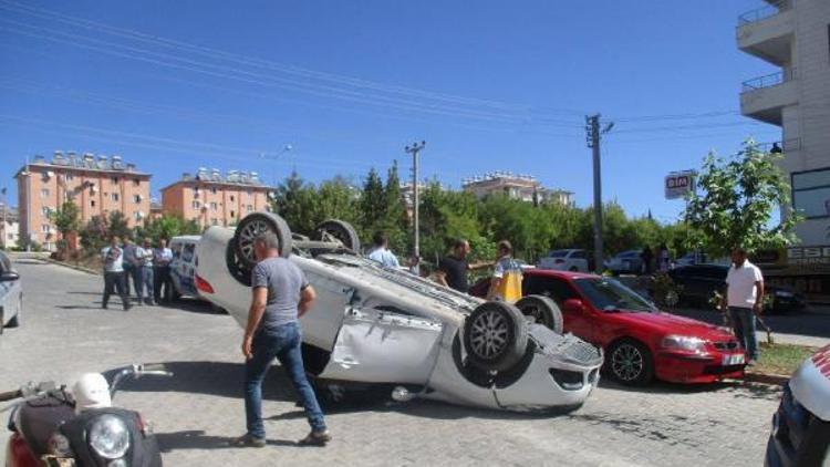 Besnide otomobil devrildi: 2 yaralı