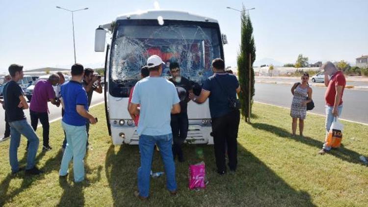 Antalyada otel servisi refüje çıktı: 5 yaralı