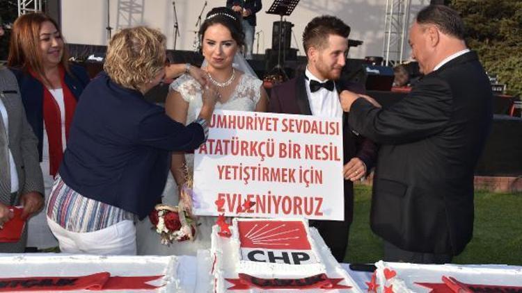 CHP İzmirde renkli yıldönümü kutlaması