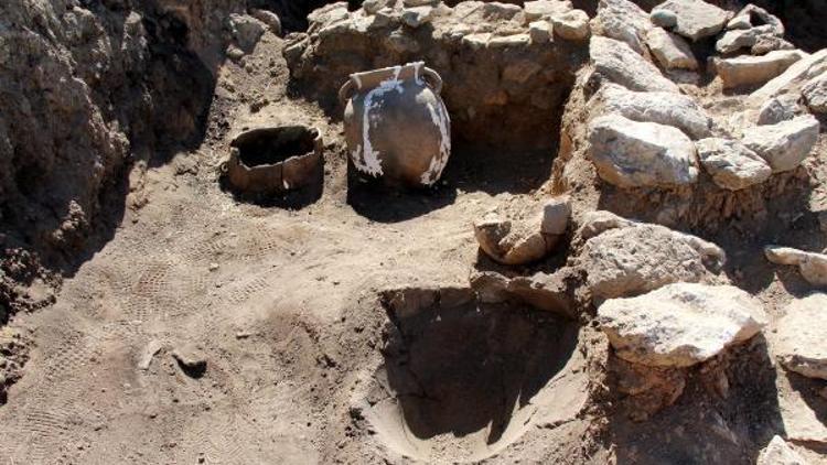 Hacılar Büyük Höyükte 5 bin yıllık küpler bulundu