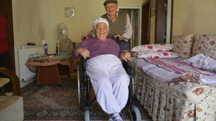 80 yaşındaki kadın, tekerlekli sandalyeye kavuştu