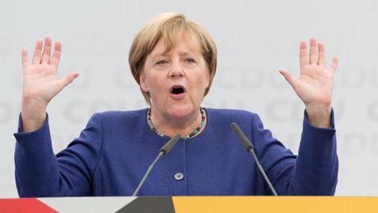 Son dakika... Merkelden Türkiyenin seyahat uyarısı hakkında açıklama