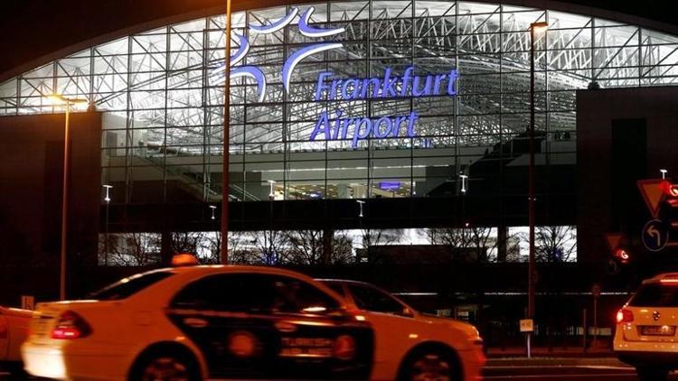 Frankfurt Havalimanında biber gazlı saldırı paniği