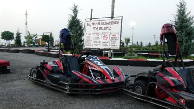 Go-kart aracına şalı dolanan genç kız ölümden döndü