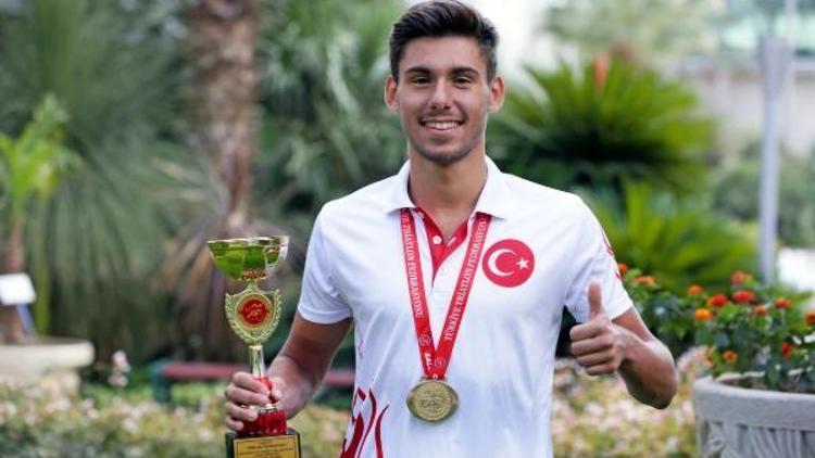 Yaşar Üniversitesinin triatletleri şampiyonluklara abone