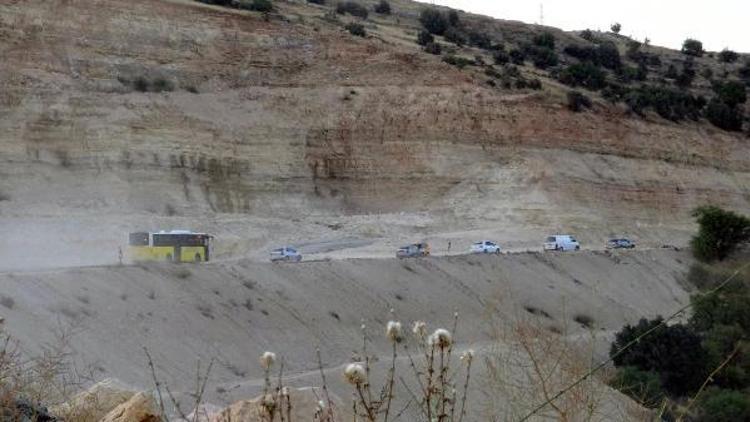 2 kilometrelik yolun 7 yıldır tamamlanamamasına başkandan tepki