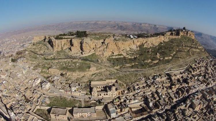 Sivillere kapalı Mardin Kalesi’nde arkeolojik kazı yeniden başladı