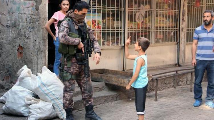 Diyarbakırda evin bahçesinde patlama: 1 kadın ağır yaralandı