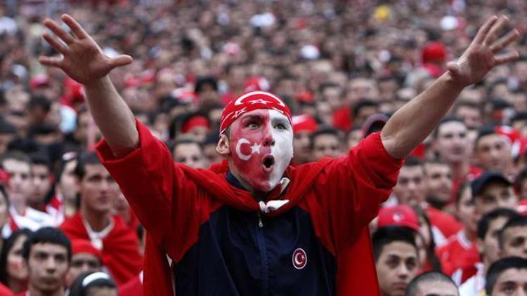 Türkiye-İzlanda maçının biletleri 1 saat içinde tükendi