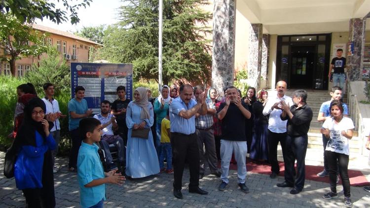 Velilerden açıkta kalan öğrenciler için eylem