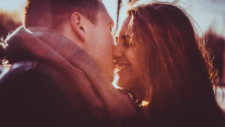 Sevgimizi göstermek için neden öpüştüğümüze bilimsel cevap geldi