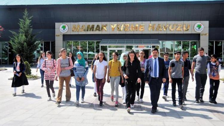 Van Çaldırandan gelen başarılı TEOGculara Ankara gezisi
