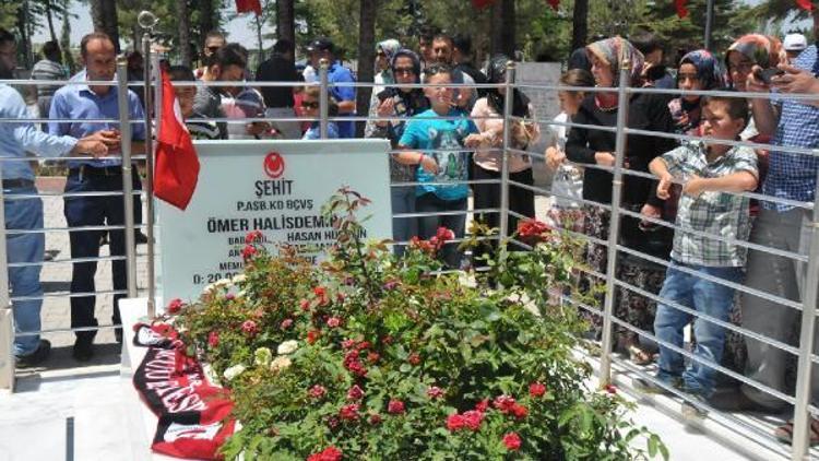 Öğrenciler için Ömer Halisdemir’in kabrine ücretsiz otobüs