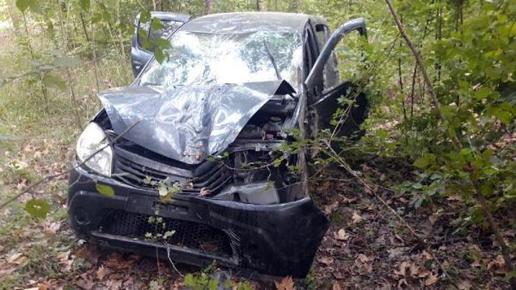 Zonguldakta otomobil şarampole devrildi: 3 yaralı