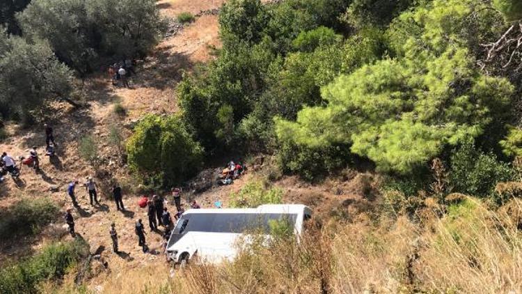 Antalyada tur midibüsü şarampole devrildi: 4 ölü, 27 yaralı / Ek fotoğraflar