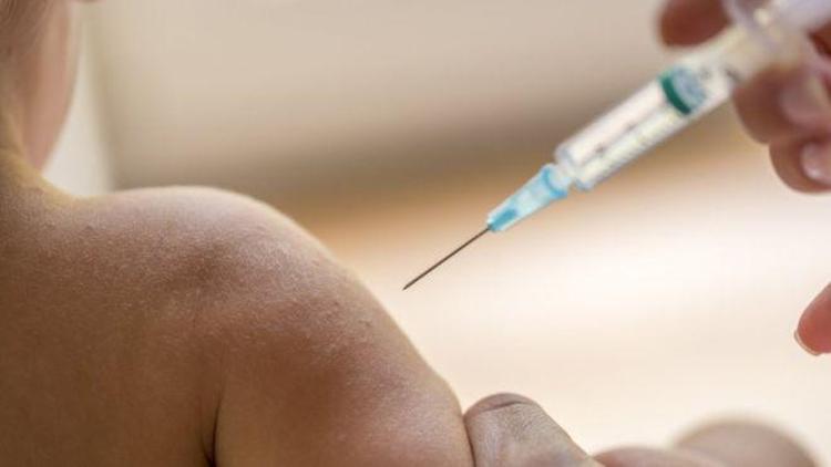 Çocukluk aşıları tek bir iğneye inebilir