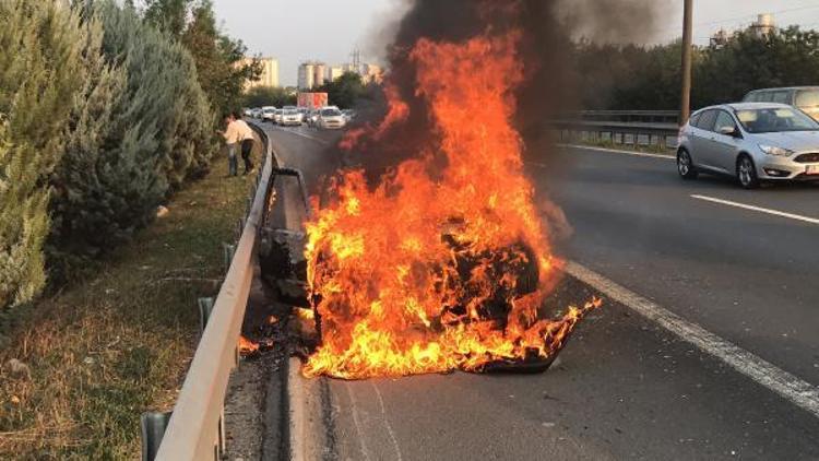 Gazı bitince benzine geçen araç alev alev yandı