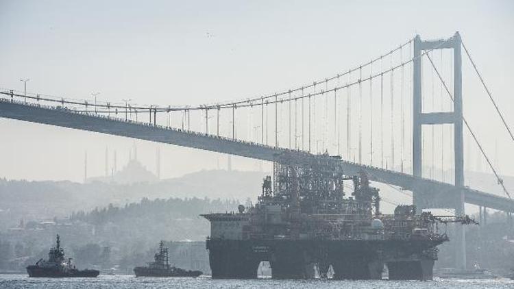 Ek fotoğraflar // Dev petrol arama platformu İstanbul Boğazından geçiyor