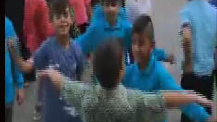 Öğrenciler okulun açılmasını Roman havası ile kutladı