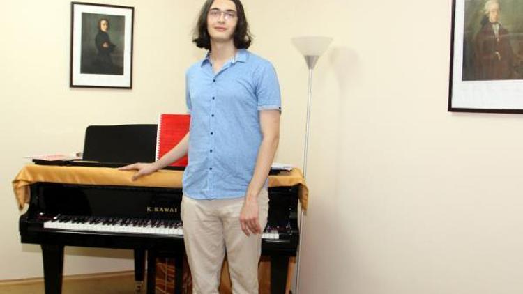Genç piyaniste Adnan Saygun Piyano ödülle