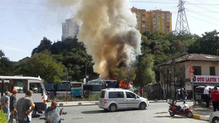 Son dakika... İstanbul Sarıyerde büyük yangın Araçlara sıçradı...