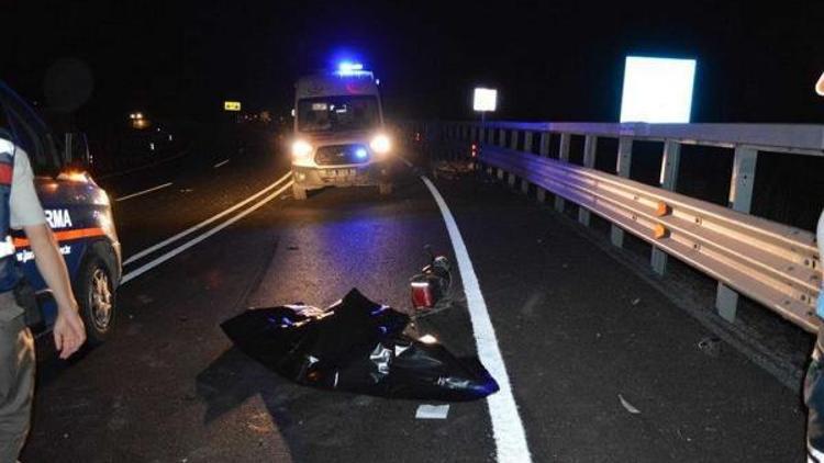 TIRın çarptığı motosiklettekilerin üzerinden kamyonet geçti: 2 ölü