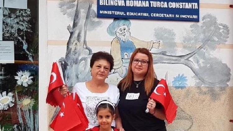 Köstence’deki Zübeyde Hanım Anaokuluna Türk bayrağı ve okul araç ve gereçleri gönderildi