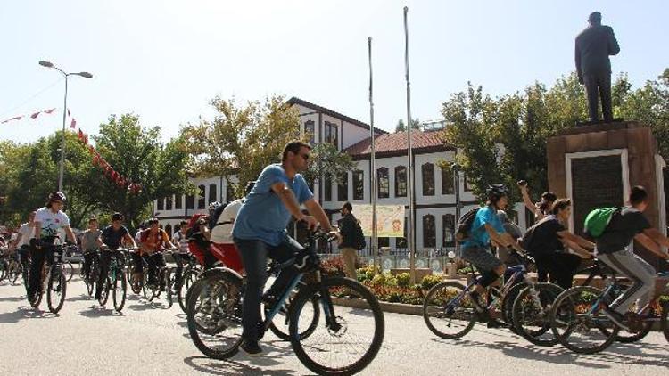 Çankırılılar Otomobilsiz Kent Gününde pedal çevirdi