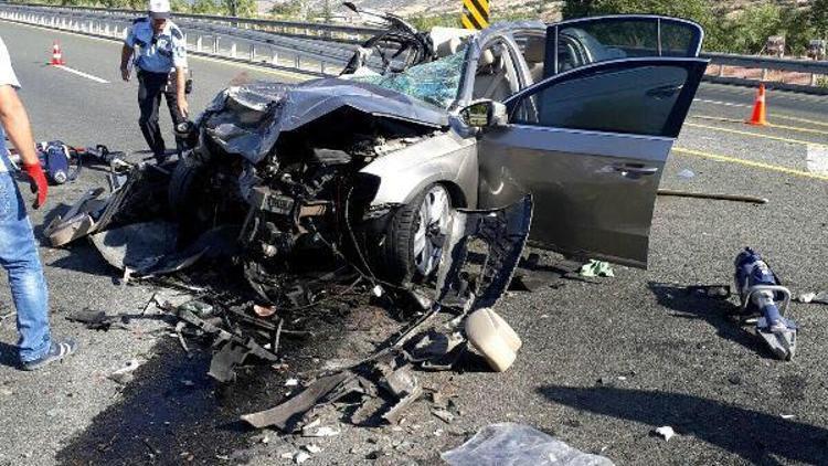 Elazığ’da otomobil kamyona çarptı: 3 ölü, 1 yaralı