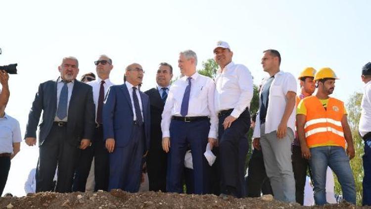 Yeni yollar üniversite bölgesindeki trafik sorununu çözecek